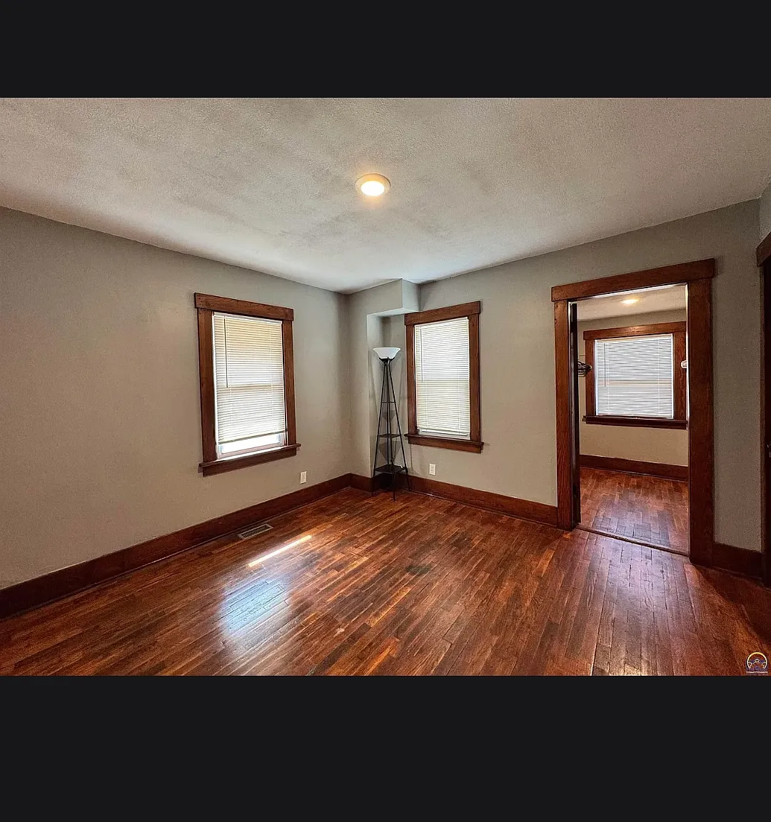 329 NW Waite St — Photo 2