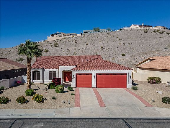 3rd image of 2919 Desert Trail Drive
