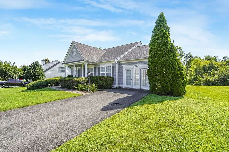 4 bed, 3.0 bath, 3200 sqft, $3,000 — Photo 4