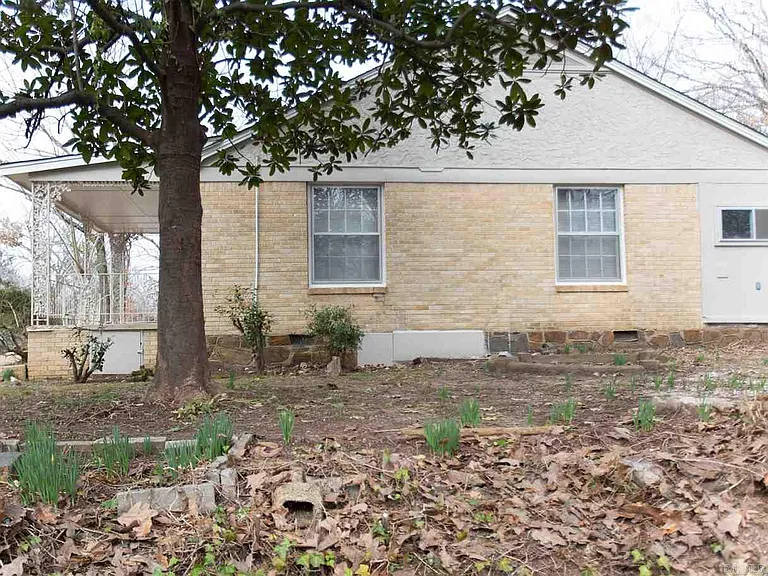 1521 S Pierce St — Photo 2