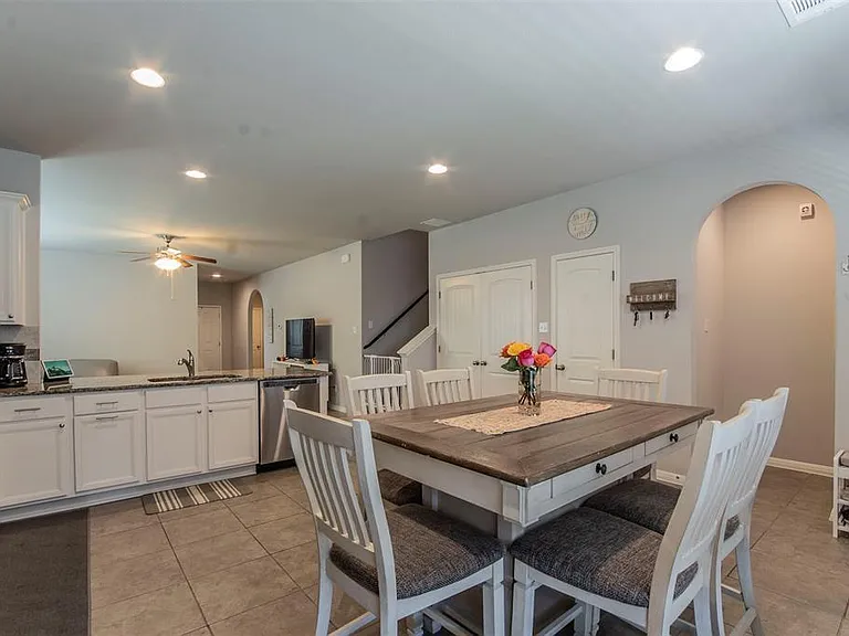 352 S Brook Dr — Photo 8
