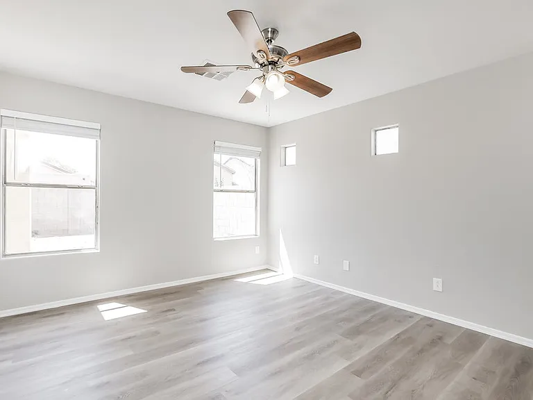 2224 S 83rd Ln — Photo 12