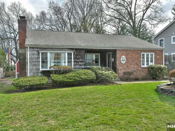 102 Grove St, Waldwick, NJ 07463