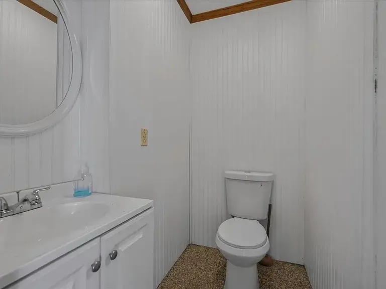 1032 Lynch Rd — Photo 20