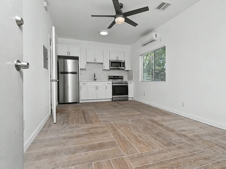 15142 Moorpark St #106 — Photo 13