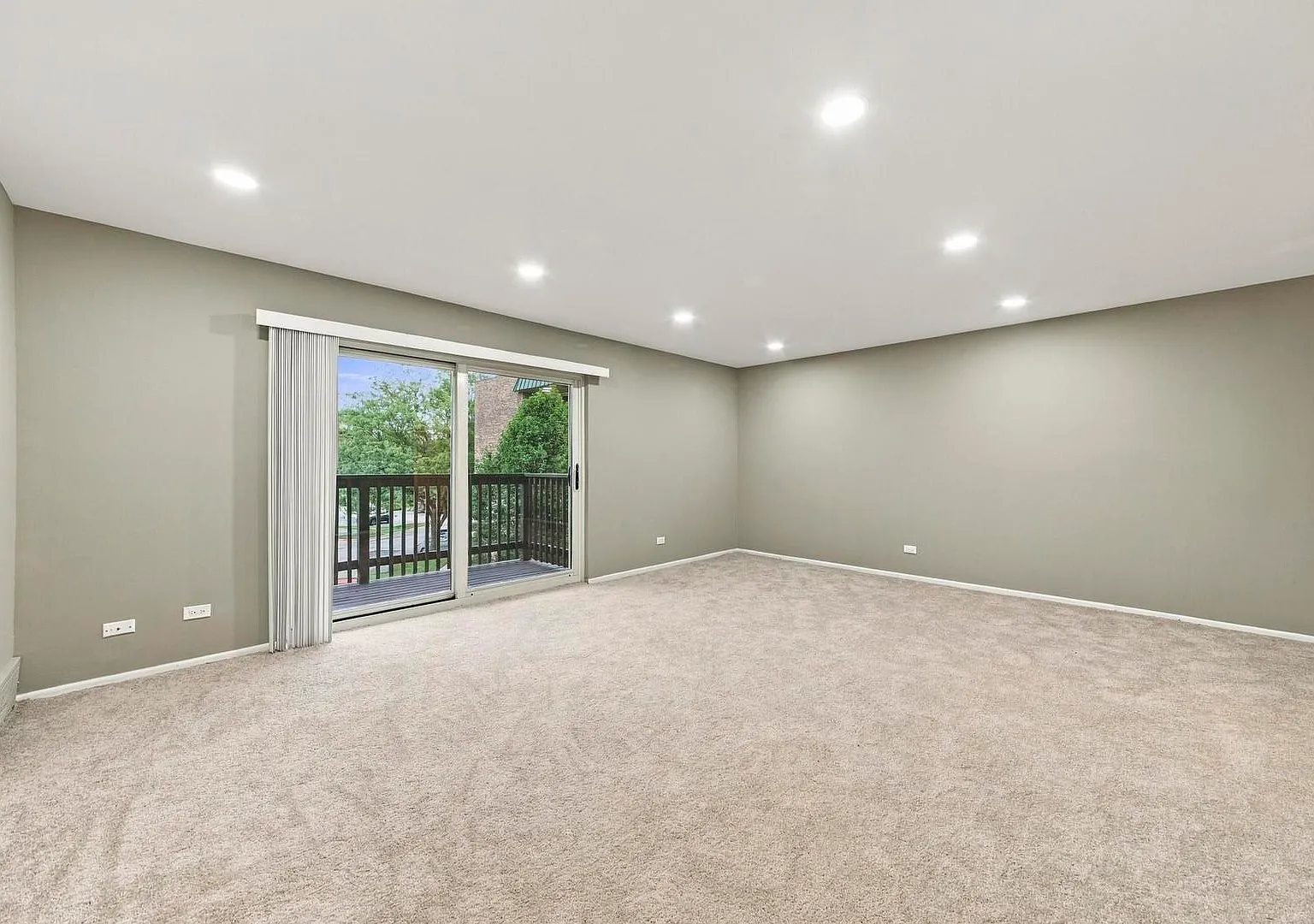 2 bed, 1100 sqft, $1,999 — Photo 3