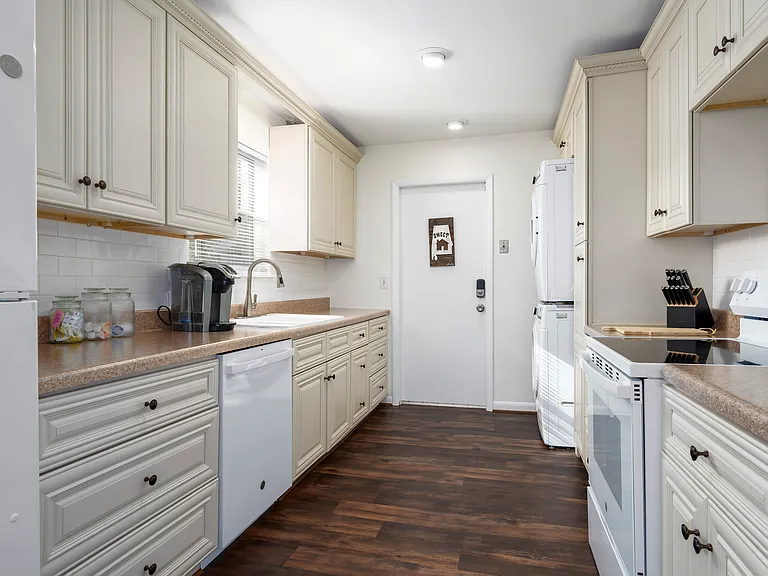 3984 Christopher Dr — Photo 37