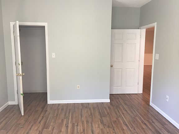 3rd image of 104 Eastmoor Dr