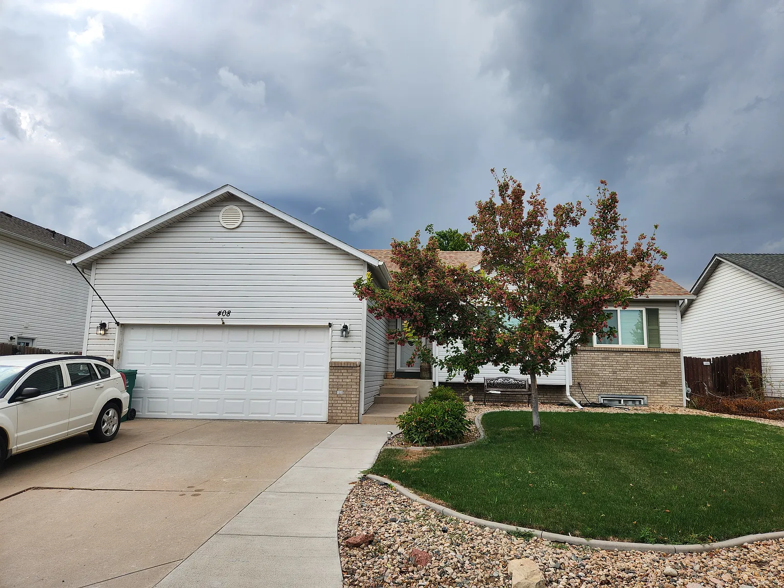 3 bed, 2563 sqft, $2,375 — Photo 2