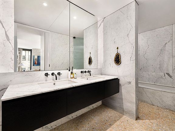 5th image of 16 W 40th St APT 22B