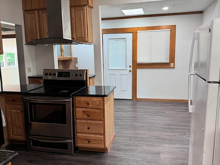 703 Peterson St — Photo 31