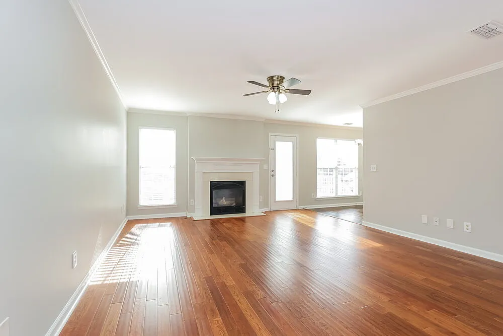 4 bed, 3.0 bath, 2292 sqft, $2,580 — Photo 4