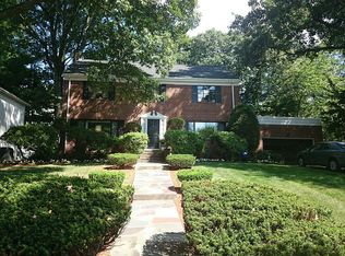 11 Baker Cir, Brookline, MA 02467