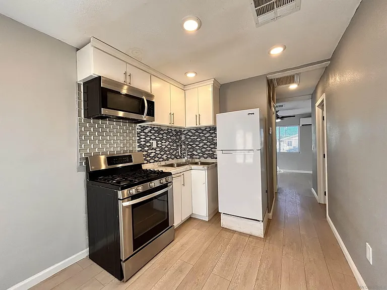 209 E Orange Ave — Photo 1