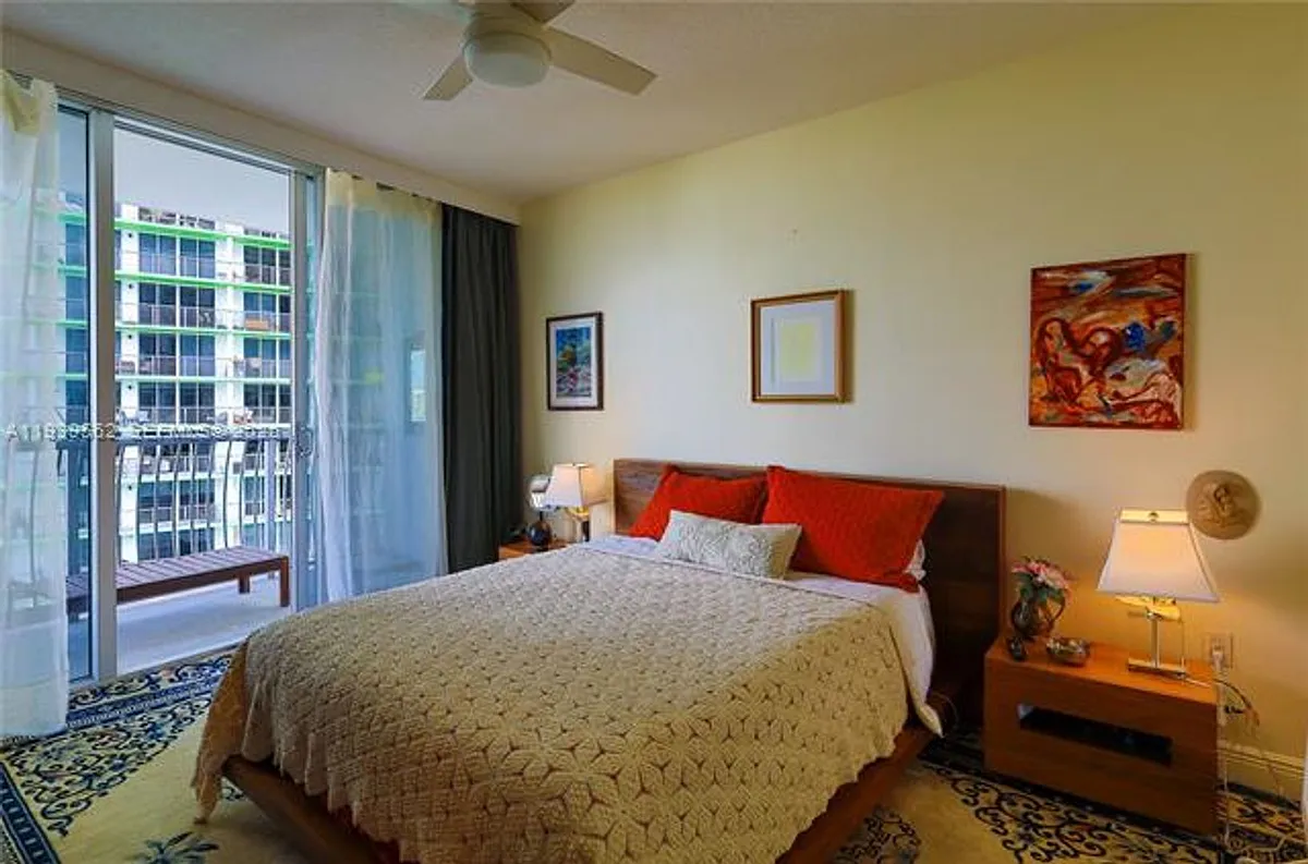 Building Photo - 1750 N Bayshore Dr #1711