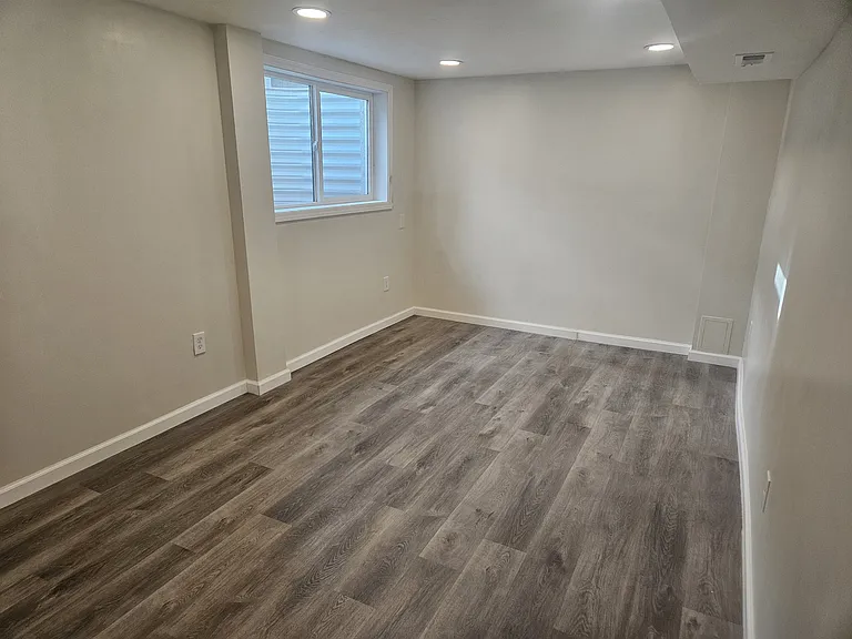 4445 S 3420 W — Photo 9