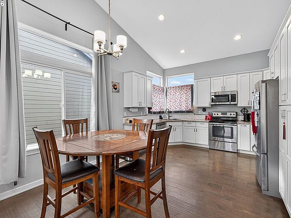 5th image of 756 Joel Palmer Way