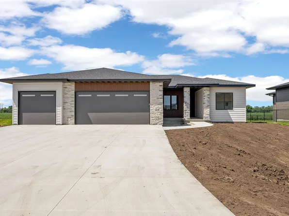 317 Hackberry Dr, Palo, IA 52324