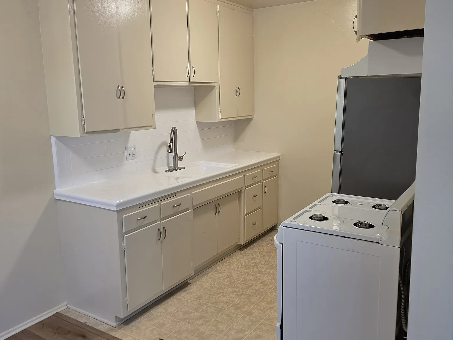 2 bed, 700 sqft, $3,390 — Photo 4