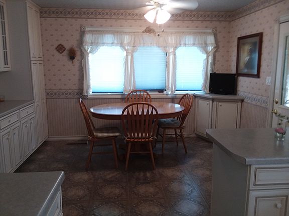 Breakfast nook off kitchen