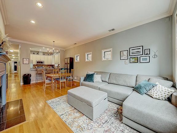 4th image of 4212 N Ashland Ave APT 2N