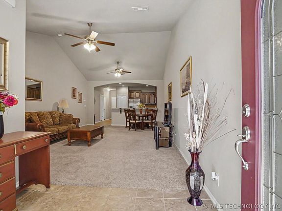 3rd image of 312 S Cypress Ave