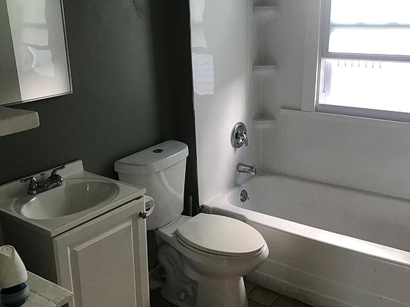 4th image of 170 Hedley Pl