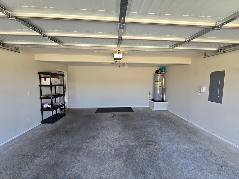 1061 E Bunting St — Photo 2