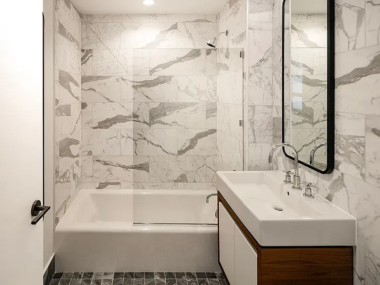 21 India St #32E — Photo 9