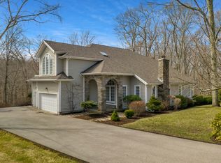 4 Thomas Waite Dr, Old Lyme, CT 06371