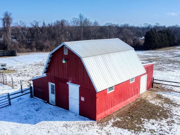 213 Broad St, Saint Georges, DE 19733