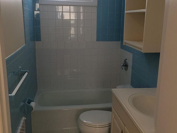 4th image of 8 Gesner Pl
