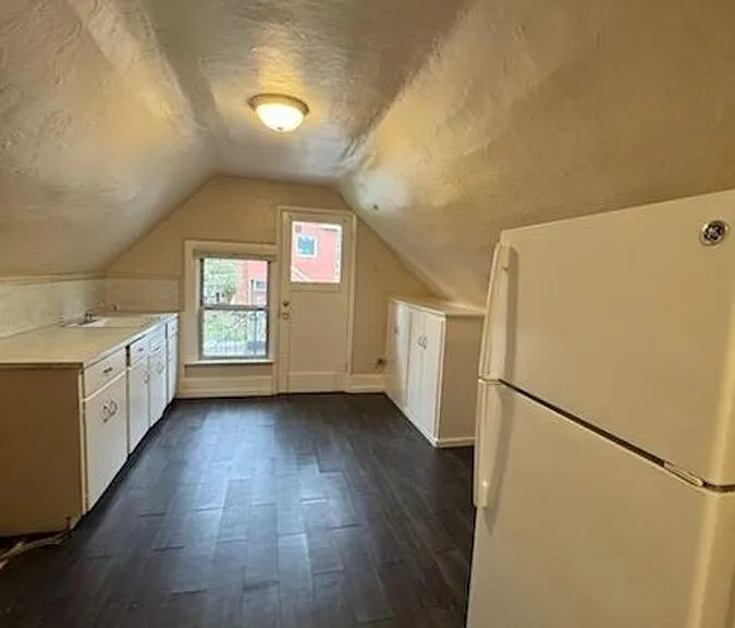 3911 4th Ave NE #D — Photo 5