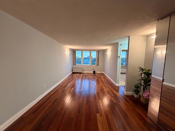 4th image of 9019 Wall St APT 5C