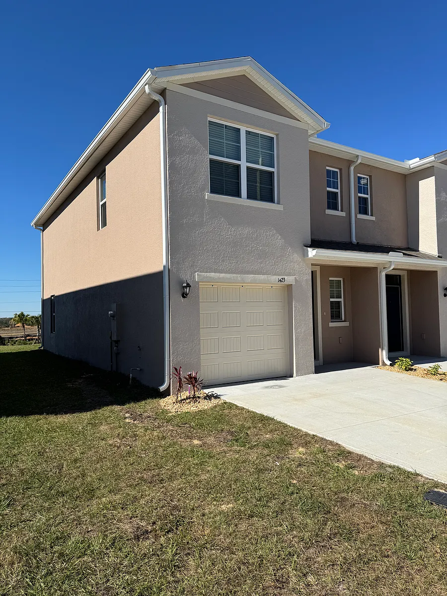 Building Photo - 1423 Plank Pl
