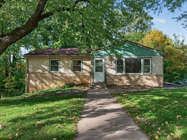 2695 Maryland Ave E, Maplewood, MN 55119