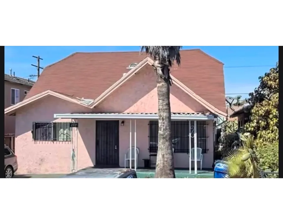 8121 S Figueroa St