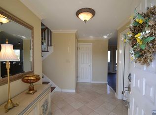 176 Beechwood Rd, Oradell, NJ 07649