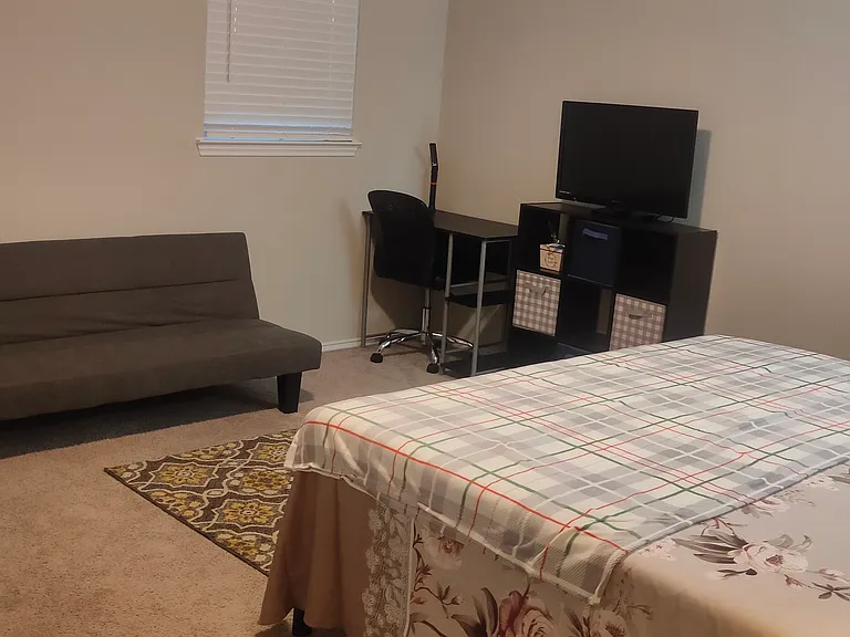 6122 Scott Way — Photo 2