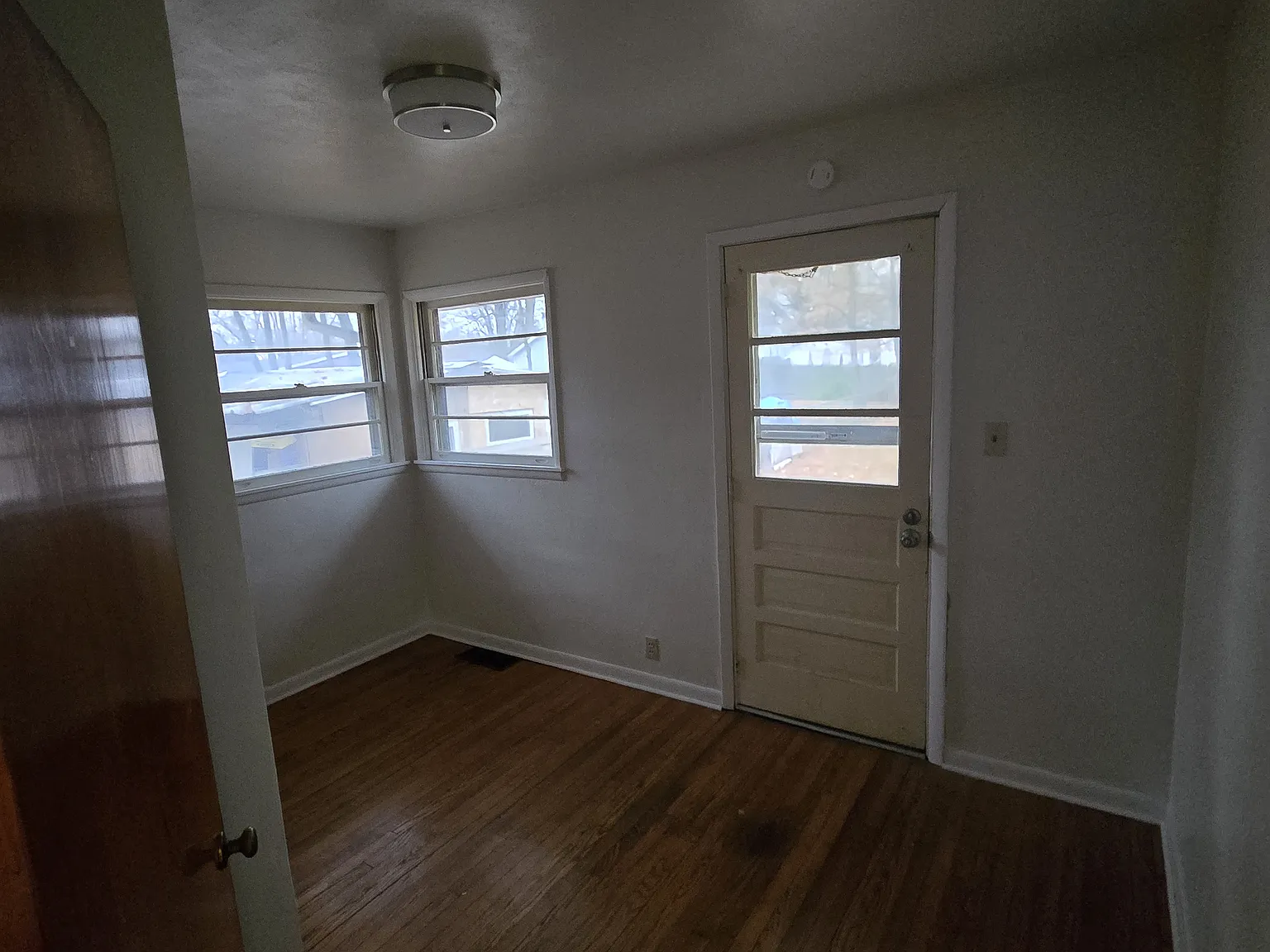 2 bed, 932 sqft, $1,150 — Photo 2