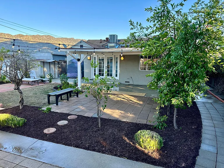 2133 N Buena Vista St — Photo 65