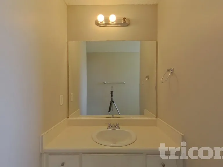 1055 Maria Dr — Photo 12