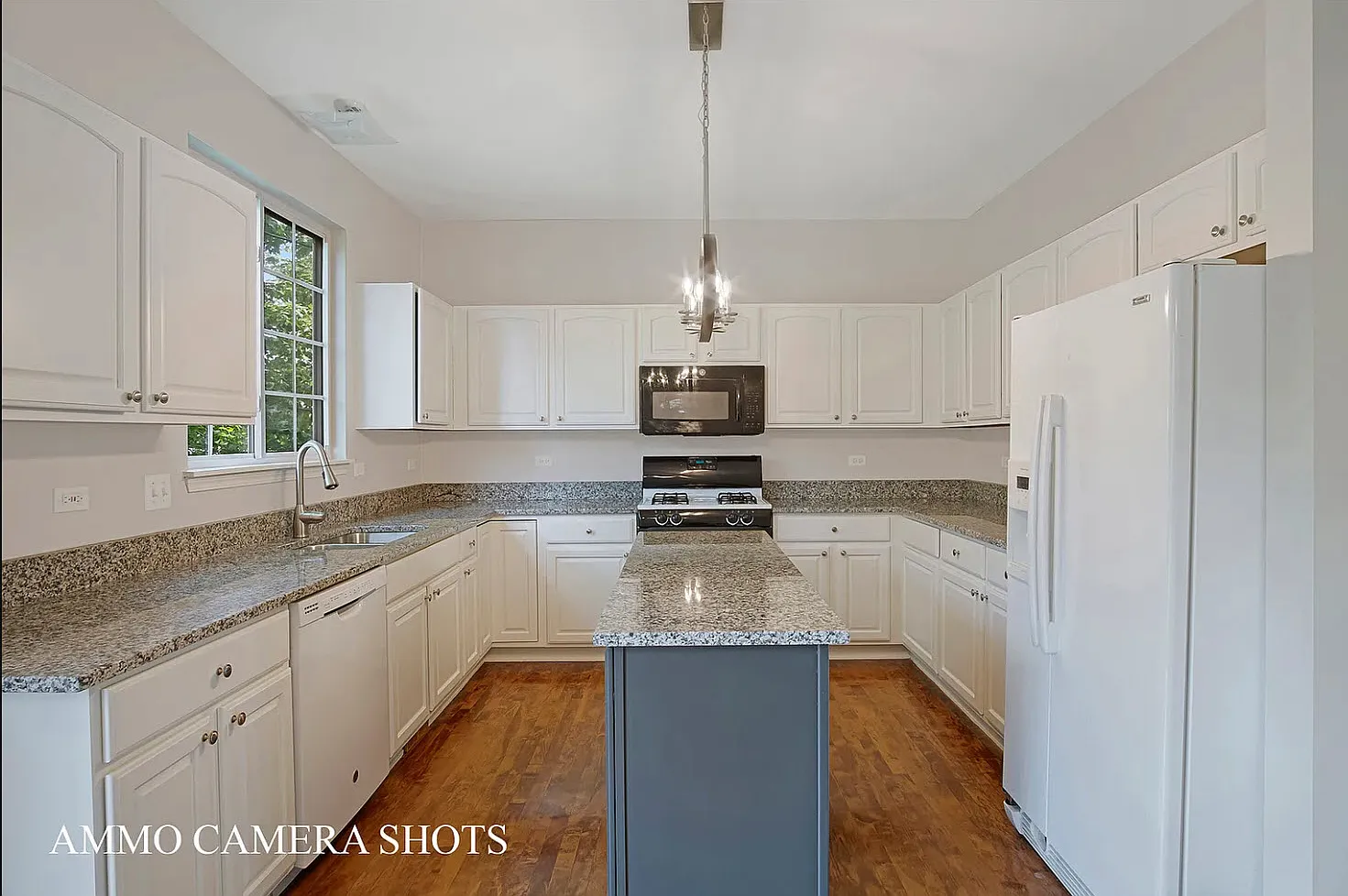 546 Declaration Ln — Photo 3