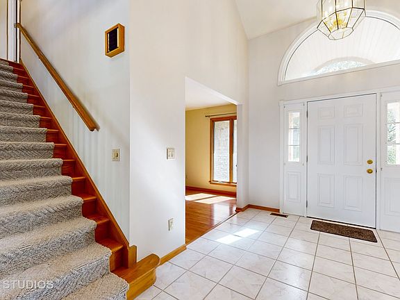 5th image of 417 Blaine Ave