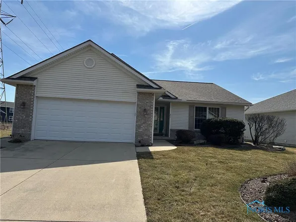 450 Country Meadows Dr, Oak Harbor, OH 43449