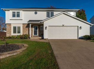 2615 Crystal Creek Dr, Davenport, IA 52804