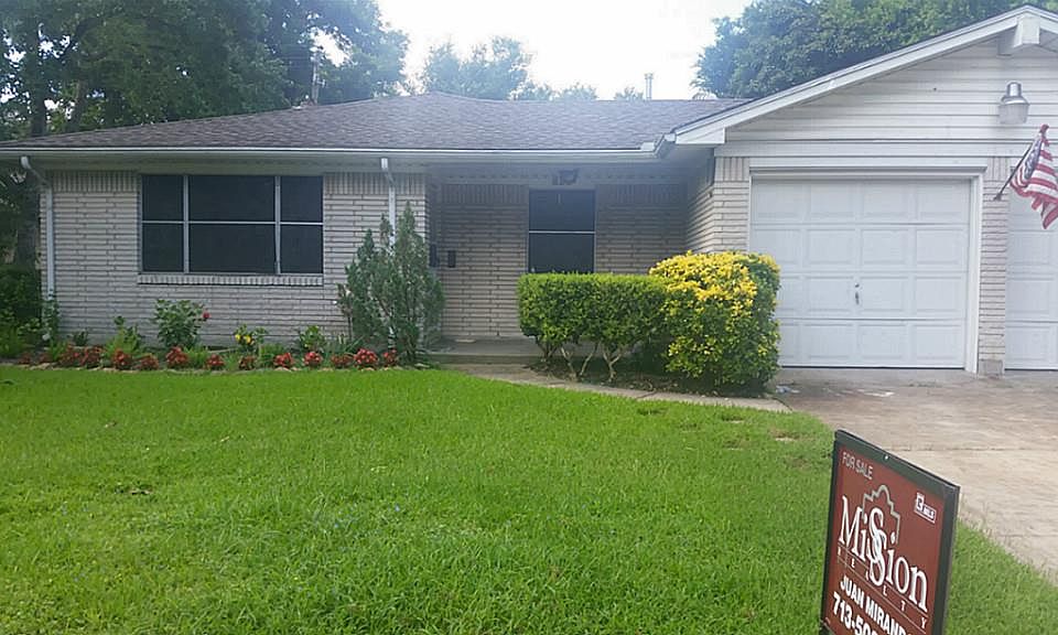 1st image of 823 Saddle Rock Dr