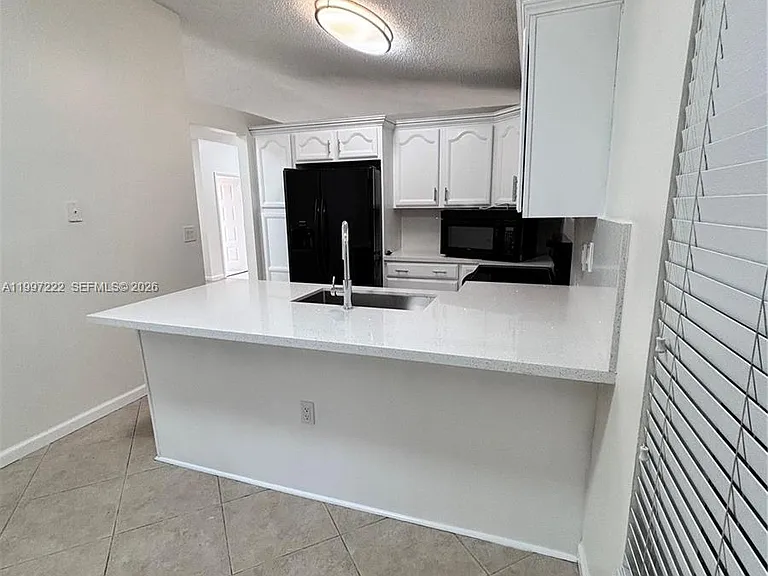 821 W Beckley Sq — Photo 24