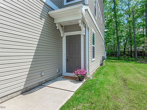 3rd image of 27855 Ironwood Ct