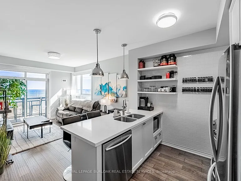 35 Southshore Cres #209 — Photo 6